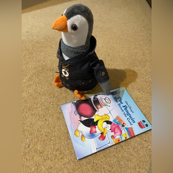 Story time bundle - a Disney book and a toy Penguin - Picture 8 of 10